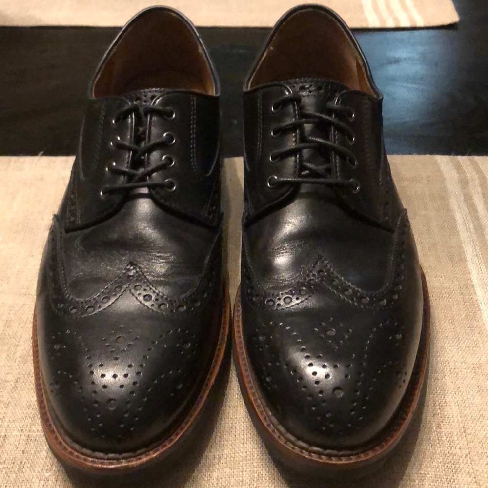 Johnston and Murphy Mens Black Daley Wingtip Shoes